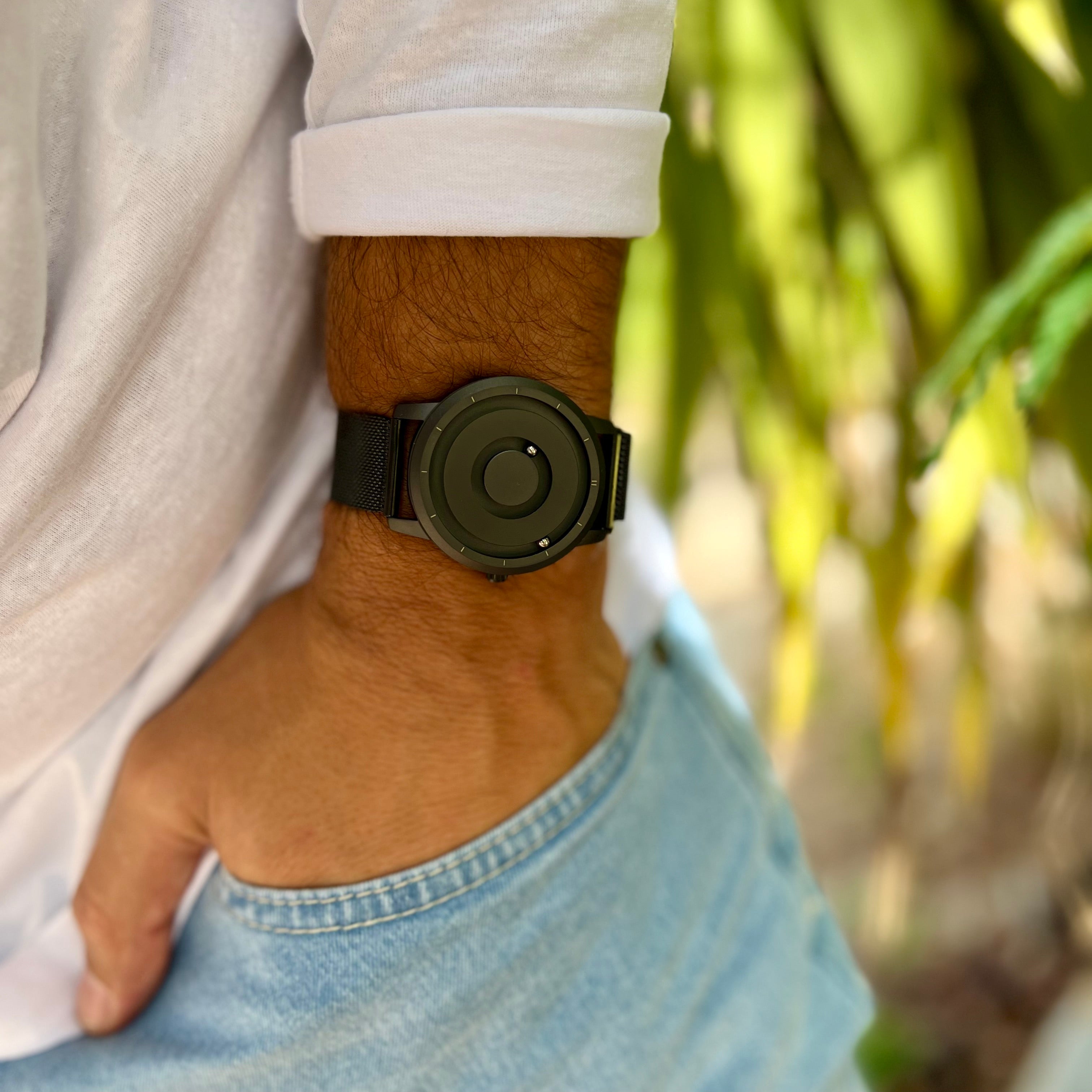 Jupiter Black mesh magnetic black