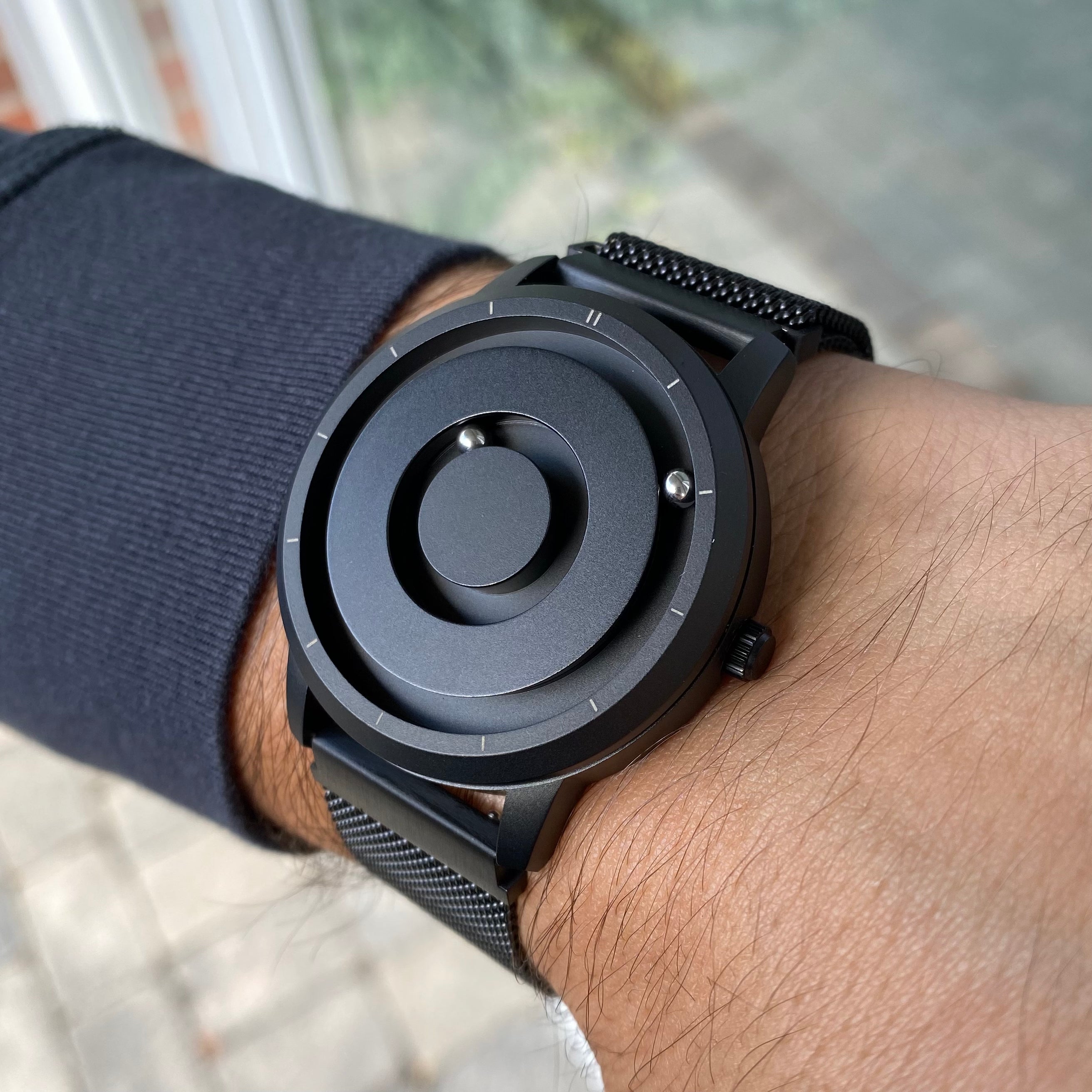 Jupiter Black mesh magnetic black