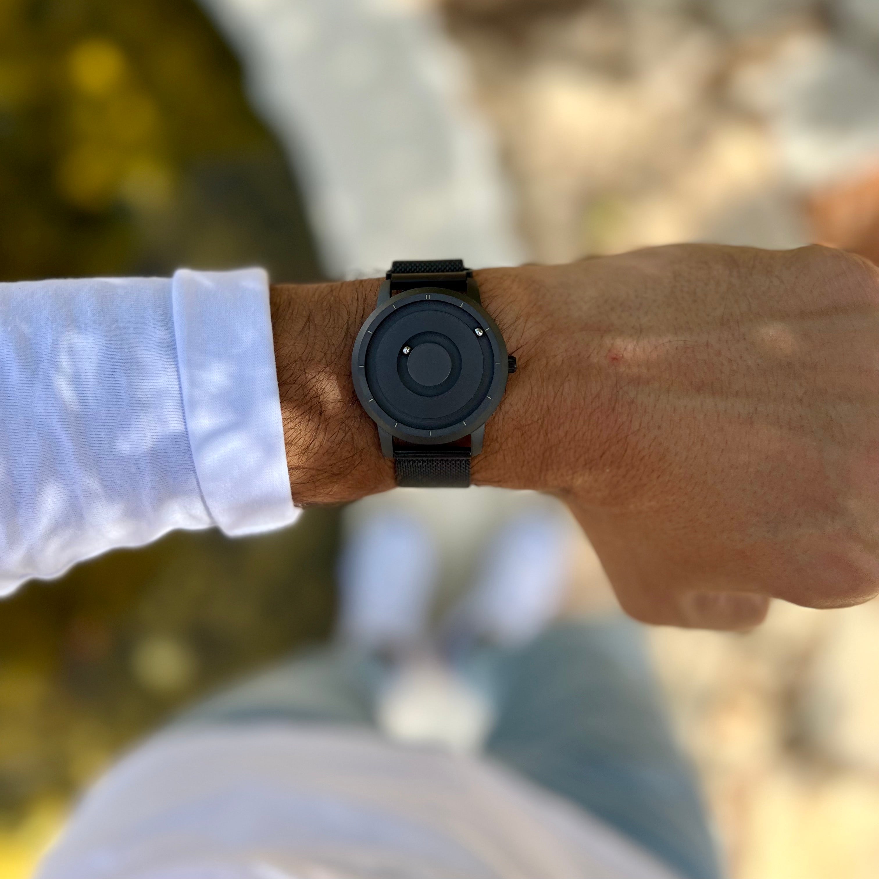 Jupiter Black mesh magnetic black